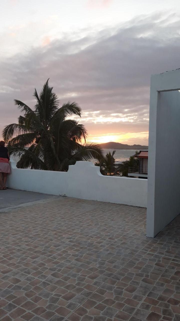 ホテル Casa Los Delfines プエルト・ビジャミル エクステリア 写真